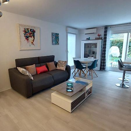Charmant Appartement Residentiel Avec Terrasse, Jardin Privatif Et Piscine A Cannes Luaran gambar