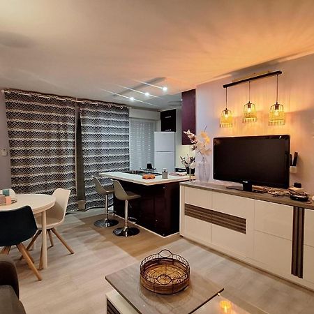 Charmant Appartement Residentiel Avec Terrasse, Jardin Privatif Et Piscine A Cannes Luaran gambar