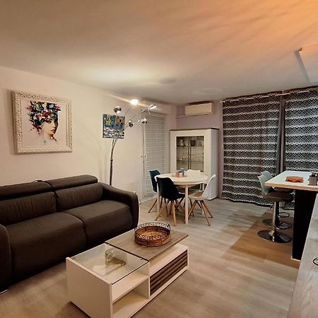 Charmant Appartement Residentiel Avec Terrasse, Jardin Privatif Et Piscine A Cannes Luaran gambar