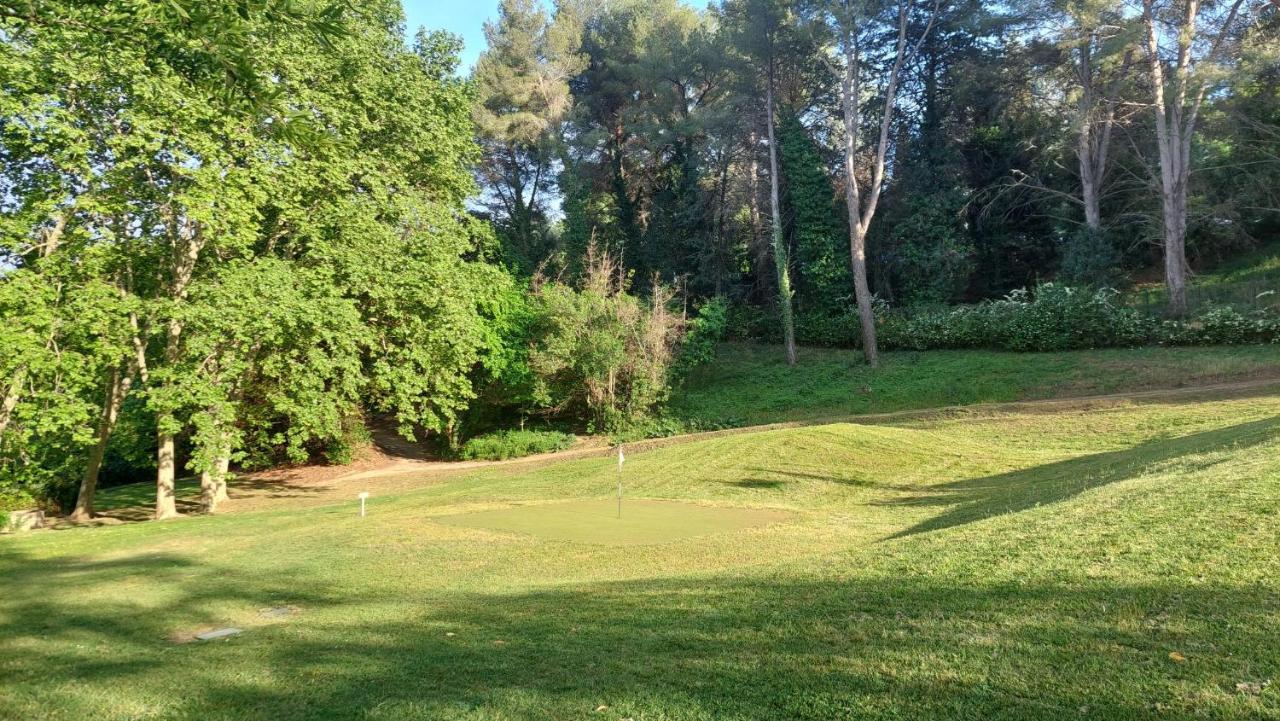Charmant Appartement Residentiel Avec Terrasse, Jardin Privatif Et Piscine A Cannes Luaran gambar
