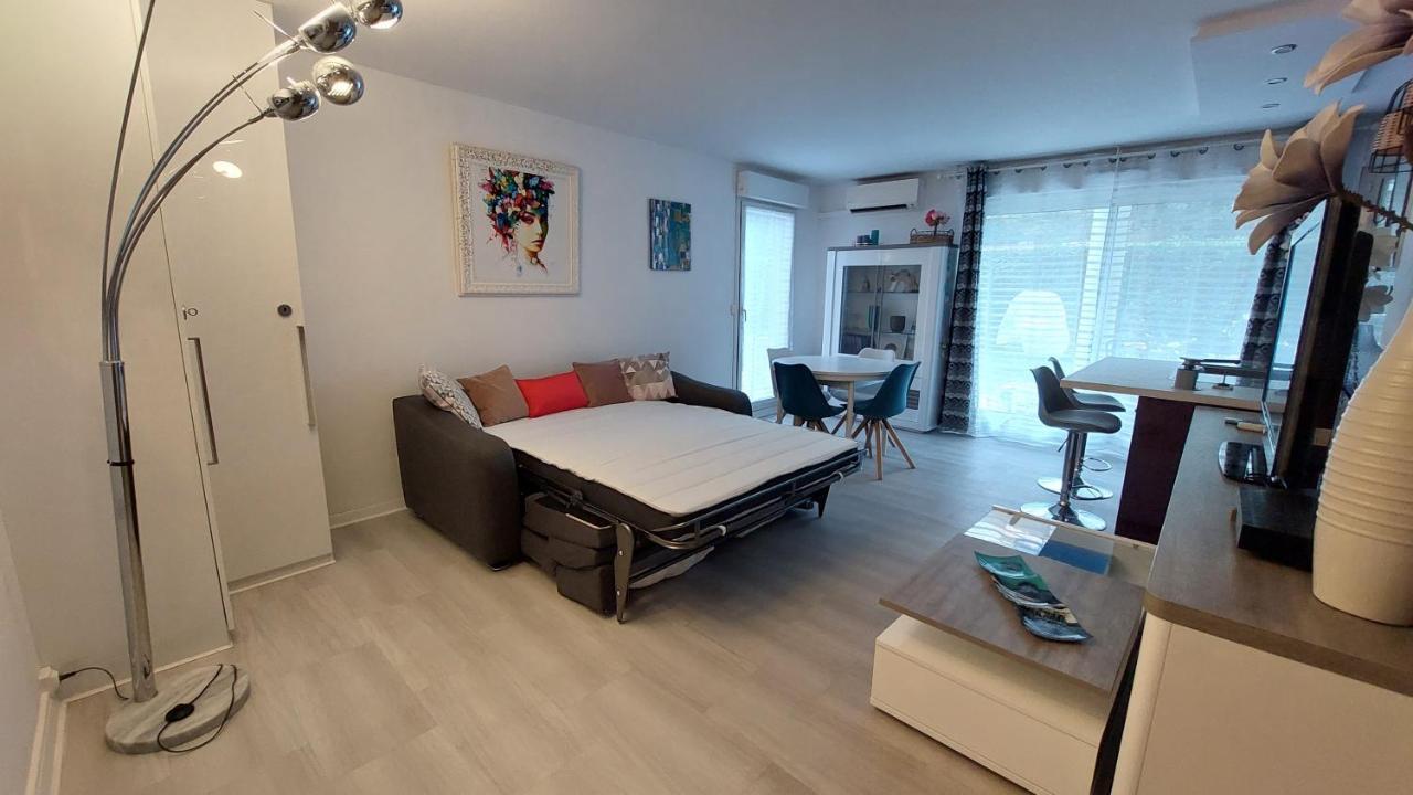 Charmant Appartement Residentiel Avec Terrasse, Jardin Privatif Et Piscine A Cannes Luaran gambar