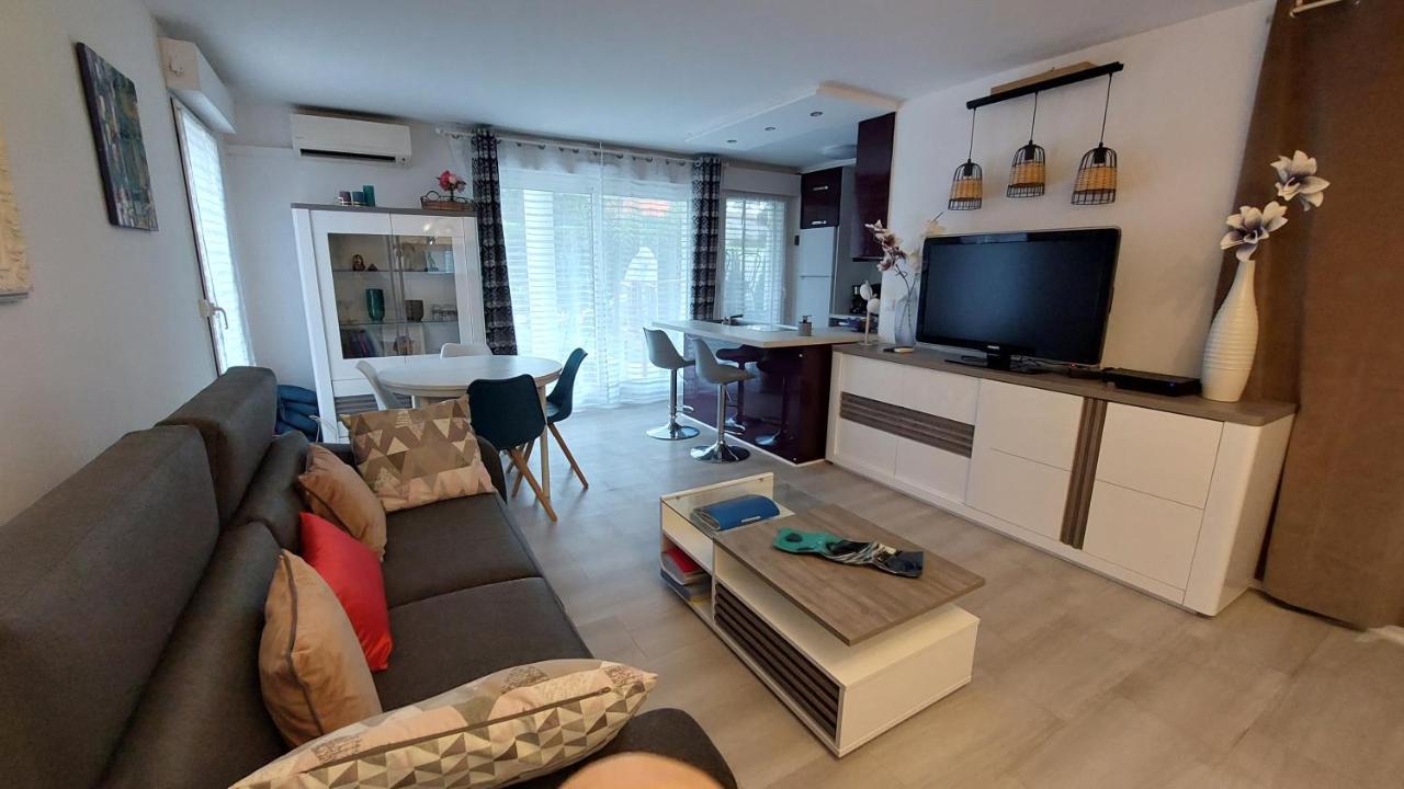 Charmant Appartement Residentiel Avec Terrasse, Jardin Privatif Et Piscine A Cannes Luaran gambar