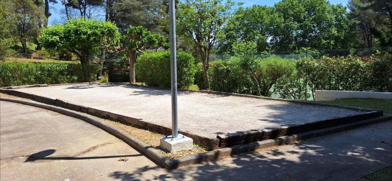 Charmant Appartement Residentiel Avec Terrasse, Jardin Privatif Et Piscine A Cannes Luaran gambar