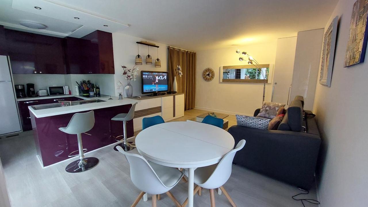 Charmant Appartement Residentiel Avec Terrasse, Jardin Privatif Et Piscine A Cannes Luaran gambar