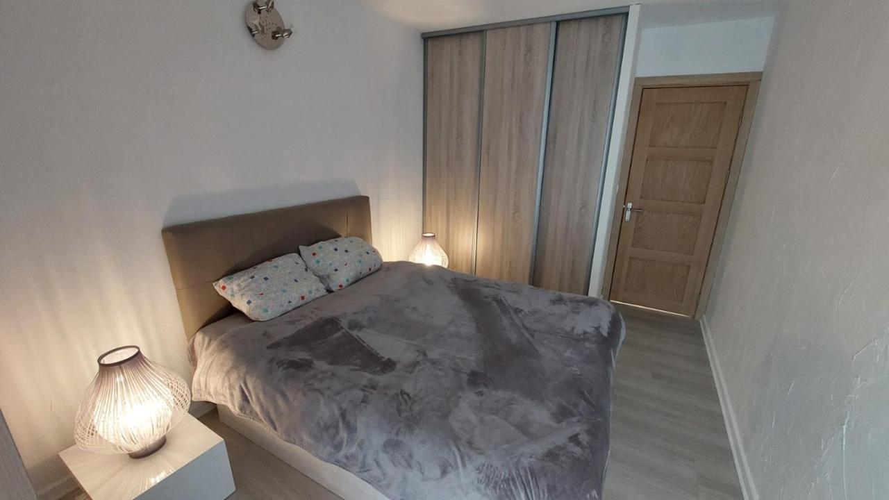 Charmant Appartement Residentiel Avec Terrasse, Jardin Privatif Et Piscine A Cannes Luaran gambar