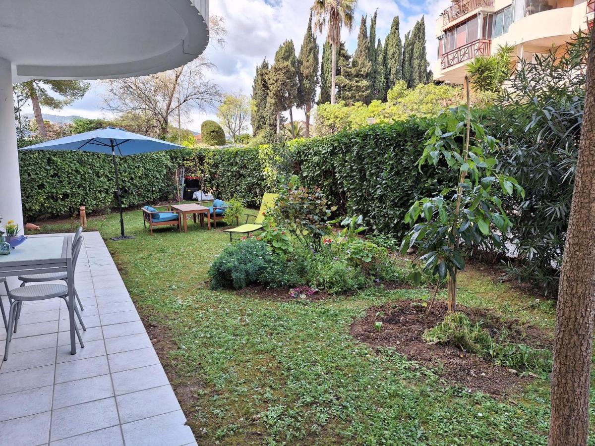 Charmant Appartement Residentiel Avec Terrasse, Jardin Privatif Et Piscine A Cannes Luaran gambar
