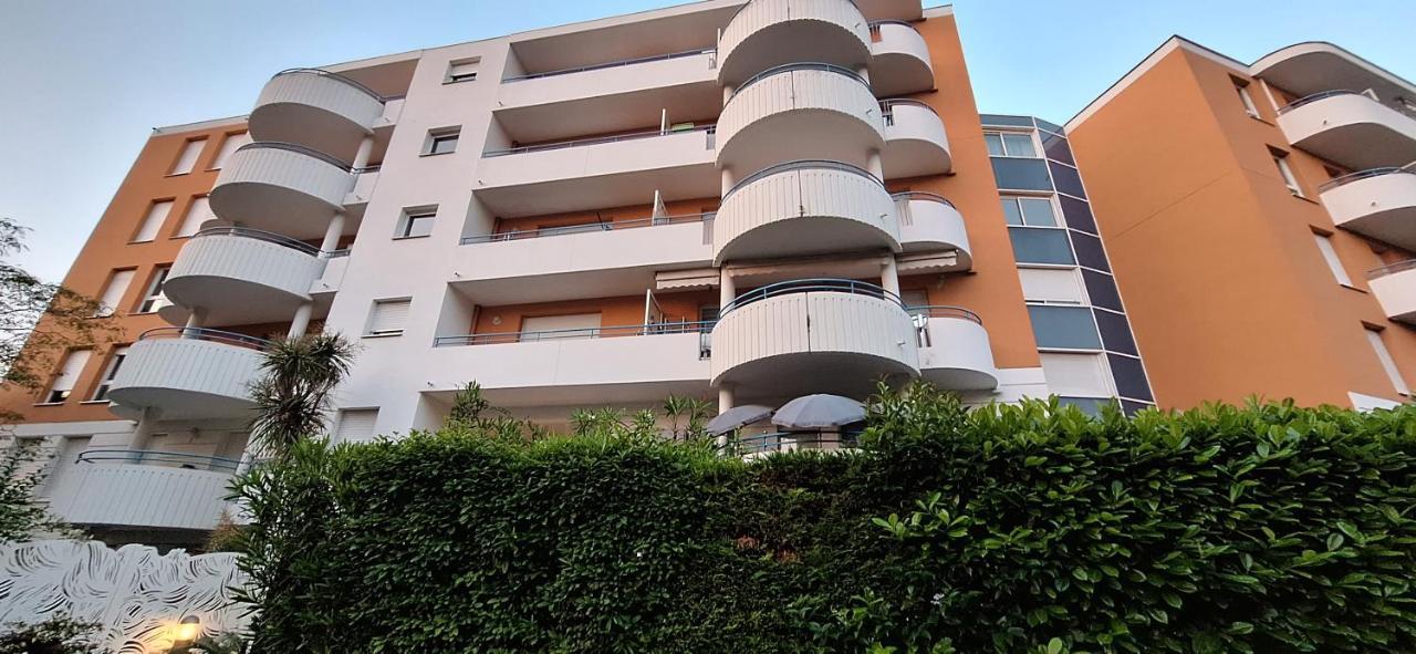 Charmant Appartement Residentiel Avec Terrasse, Jardin Privatif Et Piscine A Cannes Luaran gambar