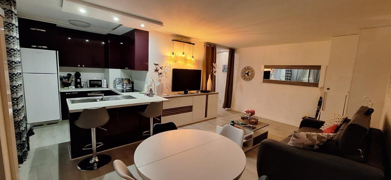 Charmant Appartement Residentiel Avec Terrasse, Jardin Privatif Et Piscine A Cannes Luaran gambar